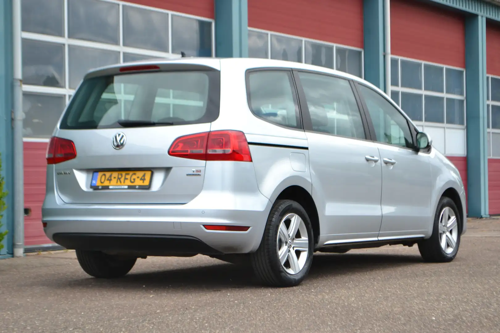 Volkswagen Sharan 1.4 TSI Trendline Grijs - 2