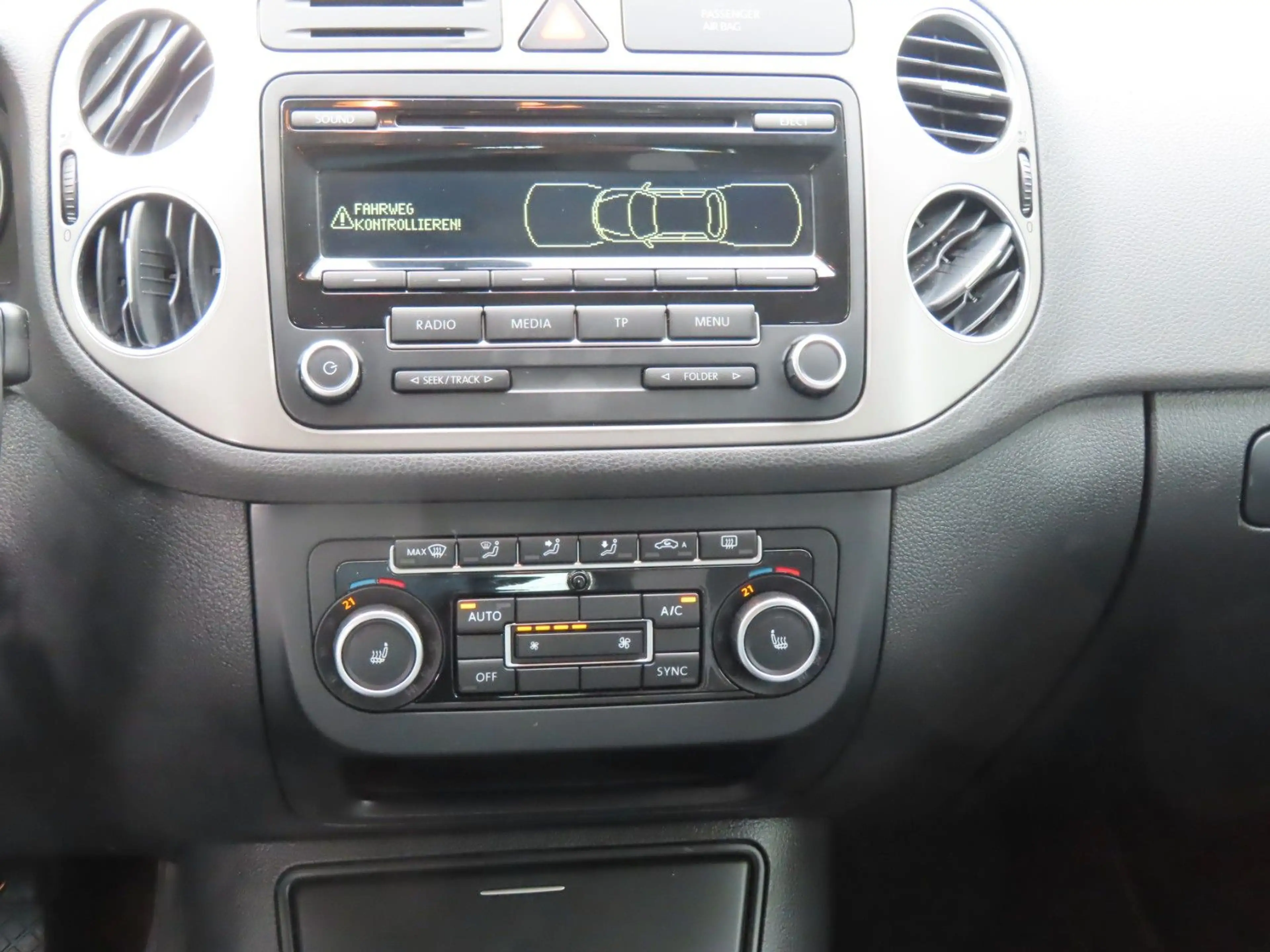 Volkswagen Golf Plus Life     "Schwarz-Met. EZ 11/2013" — photo 15