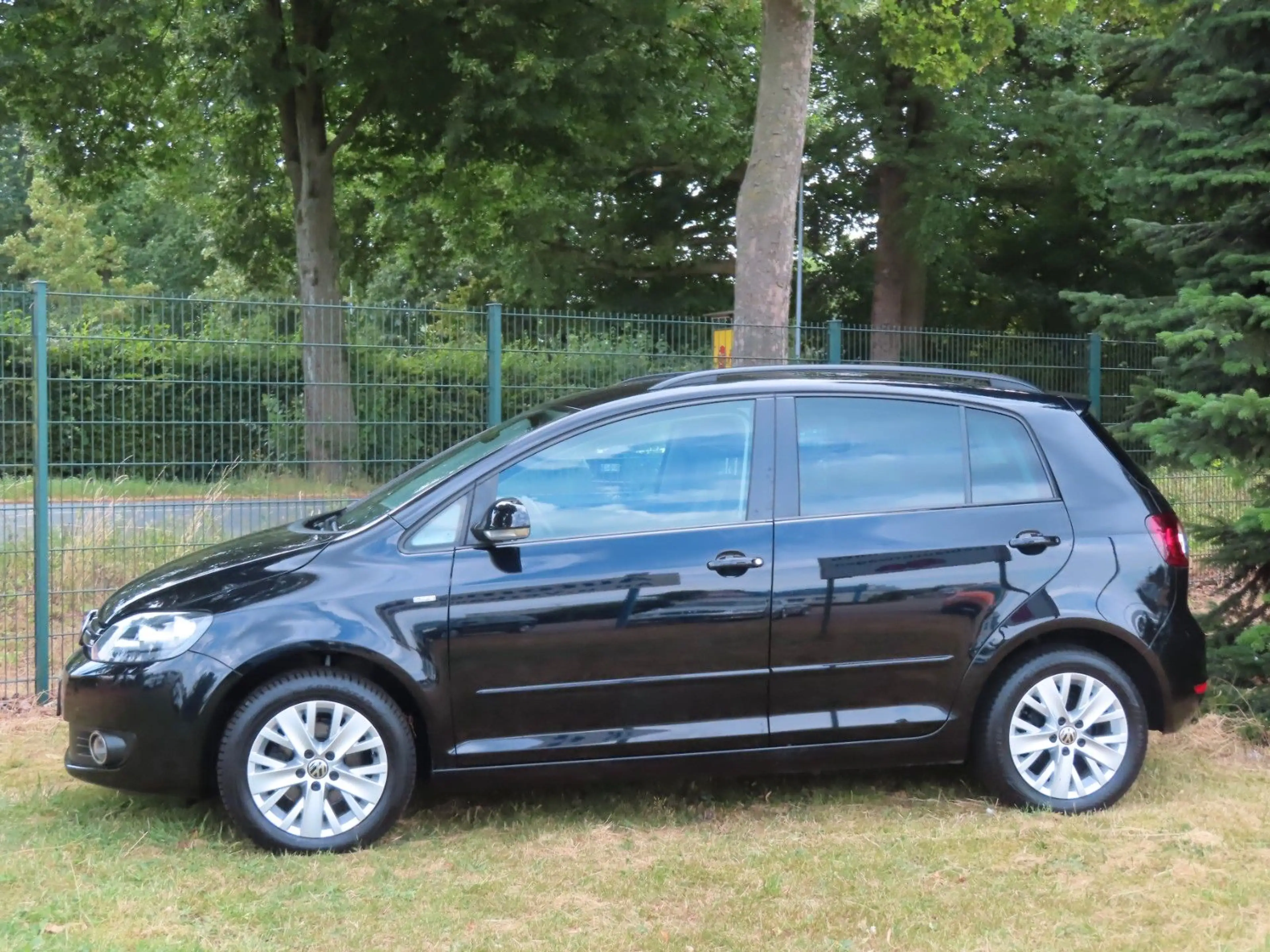 Volkswagen Golf Plus Life     "Schwarz-Met. EZ 11/2013" — photo 4