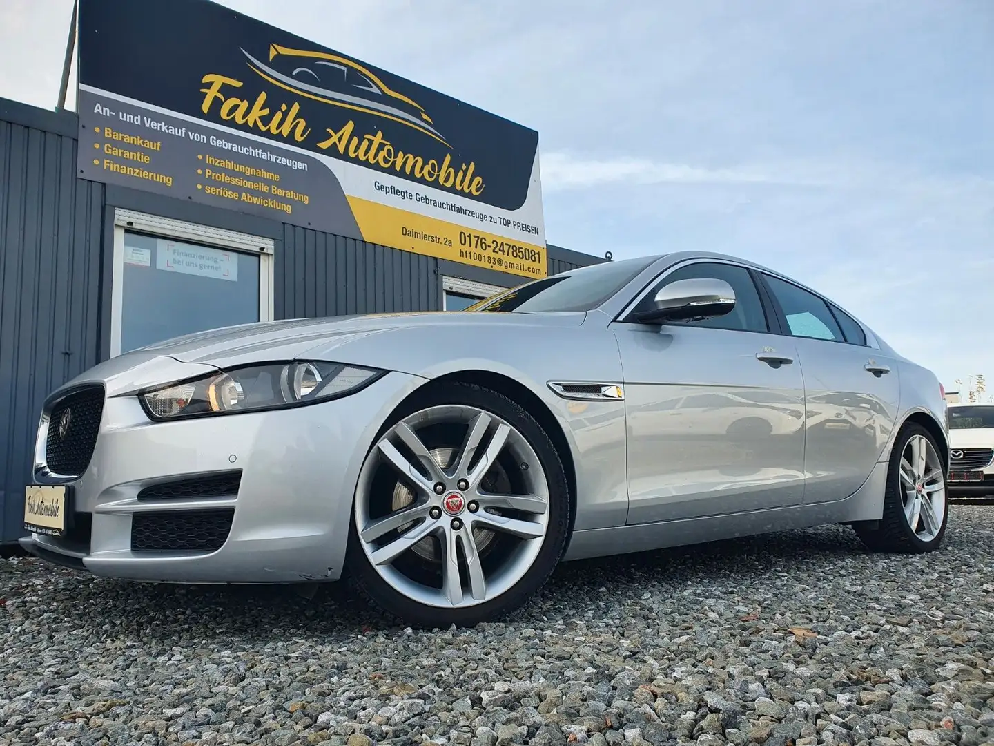 Jaguar XE Pure Automatik Navi Tempomat Silber - 1
