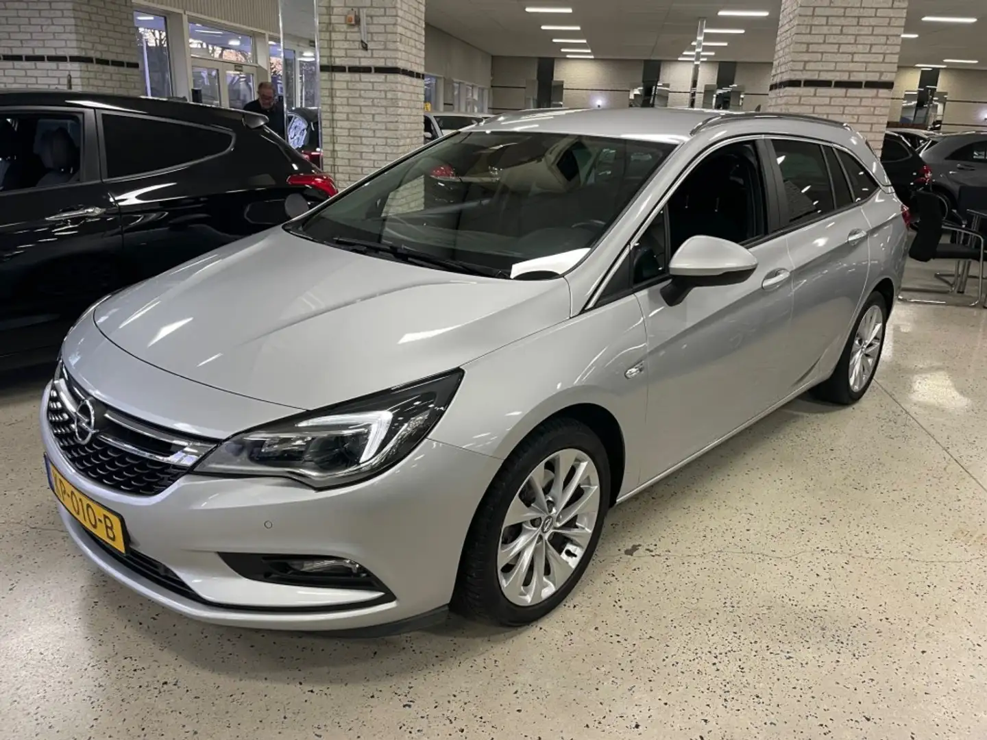 Opel Astra 1.6 CDTI BUSINESS+ / CLIMATRONIC / CRUISE / TREKHA Gris - 1