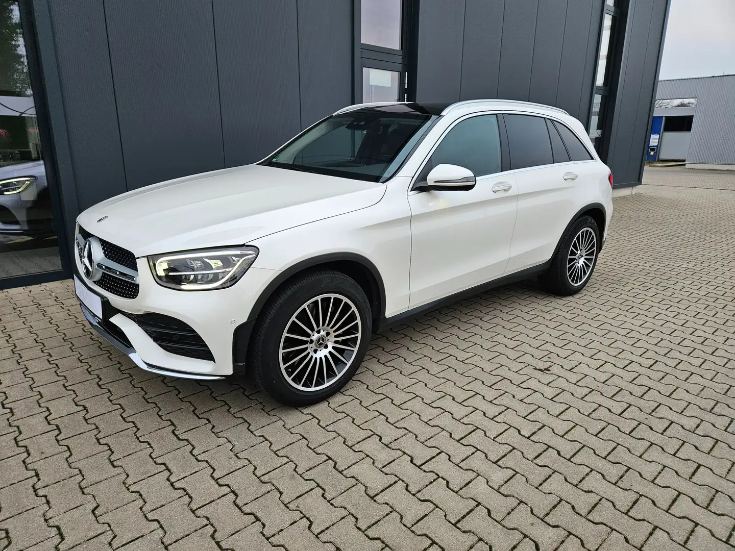 Mercedes-Benz GLC 400 d 4M AMG AHK Pano Distr. KeylGo Memory Airmatic Blanc - 1