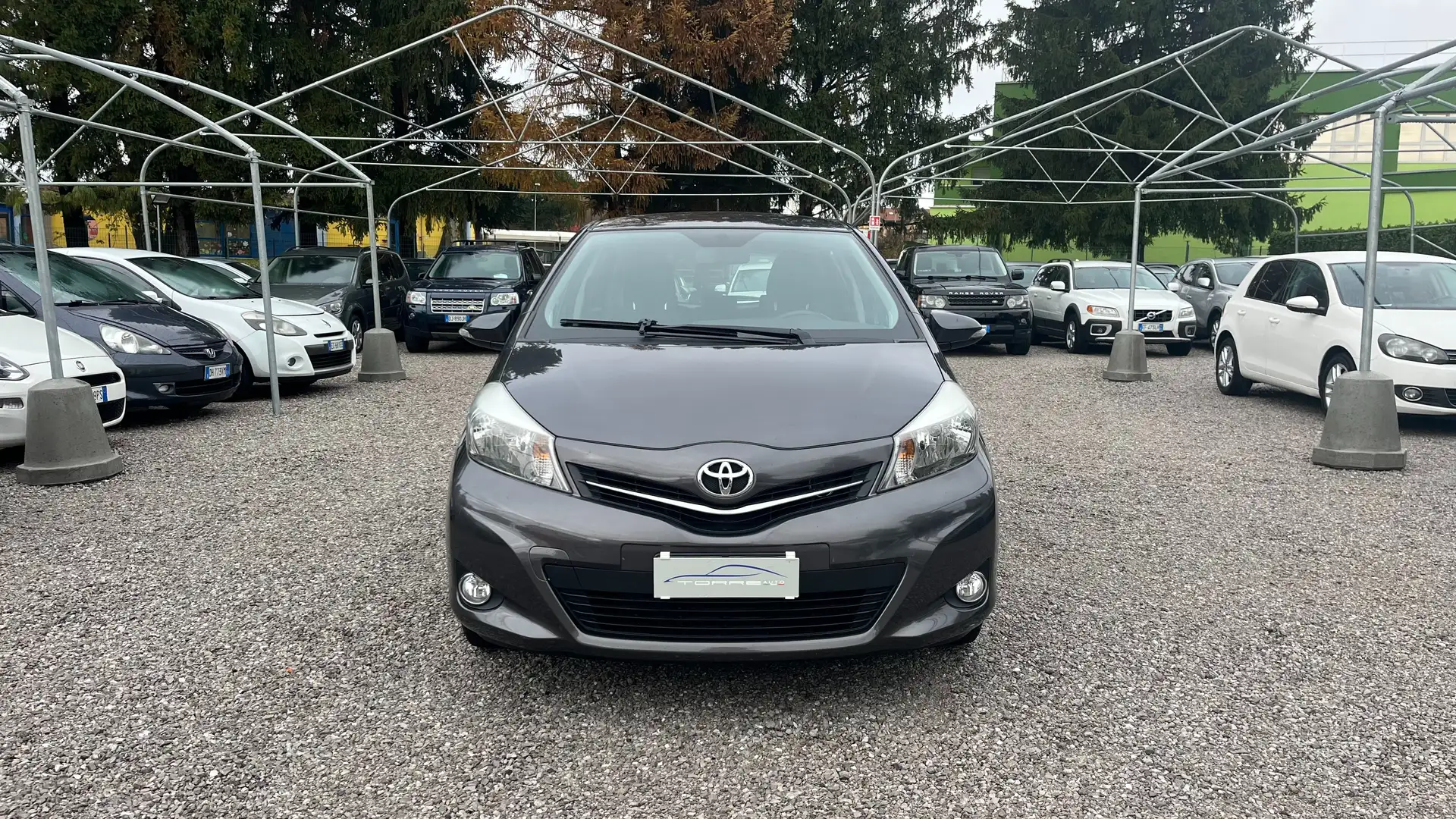 Toyota Yaris Yaris 2014 5p 1.0 Active NEOPATENTATI Gris - 2