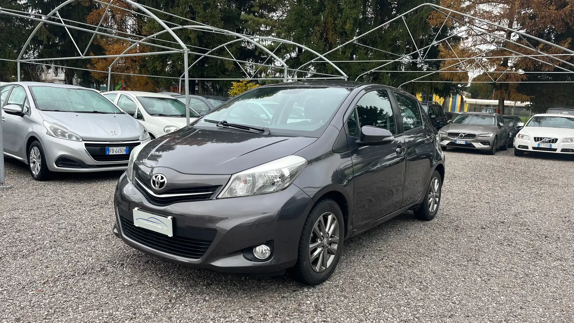 Toyota Yaris Yaris 2014 5p 1.0 Active NEOPATENTATI Gris - 1