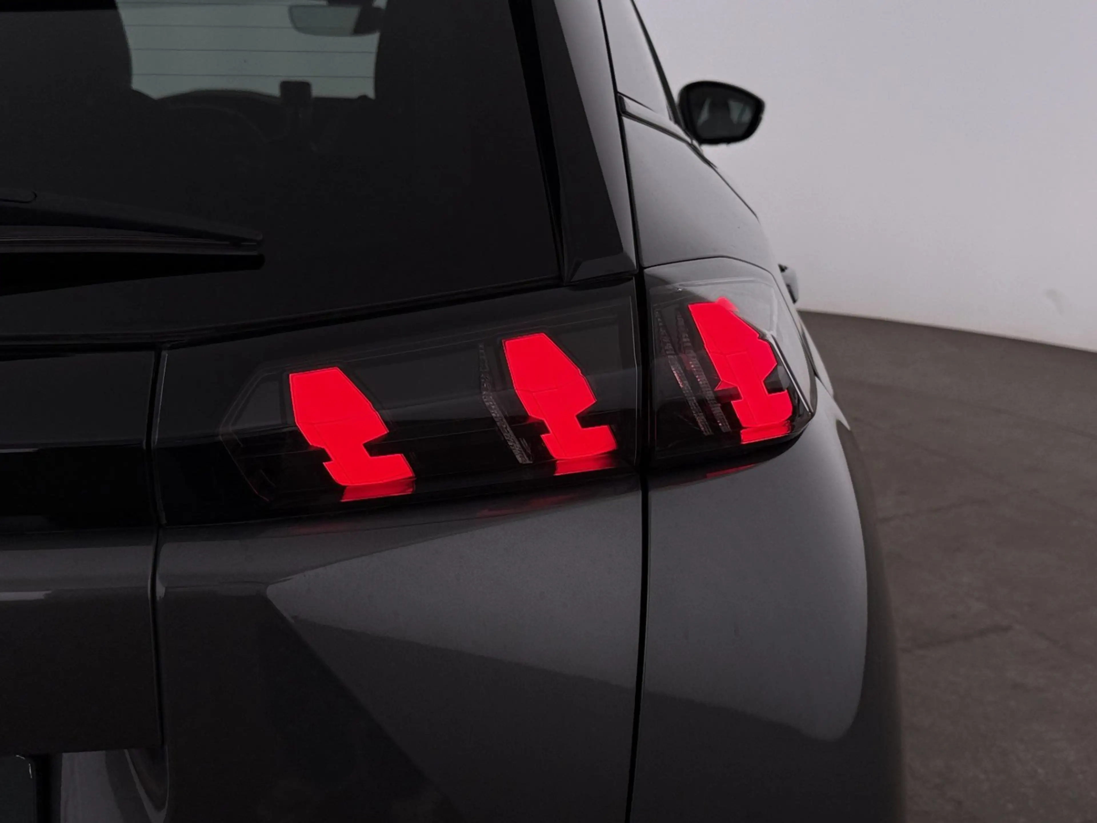 Peugeot 2008 1.2 PureTech 130 GT LED LEDER NAVI SITZHZG — photo 11