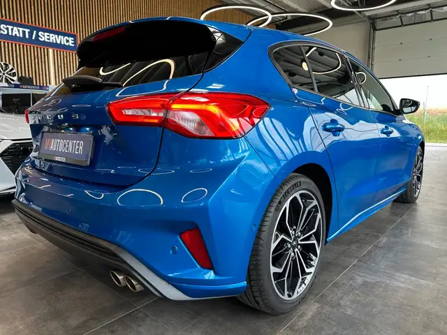 Ford Focus view 2