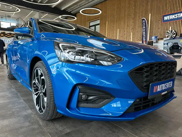 Ford Focus view 3
