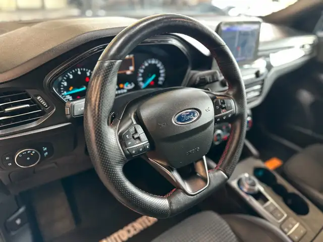 Ford Focus view 9