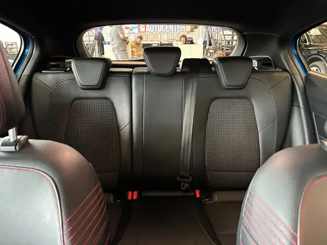 Ford Focus view 12