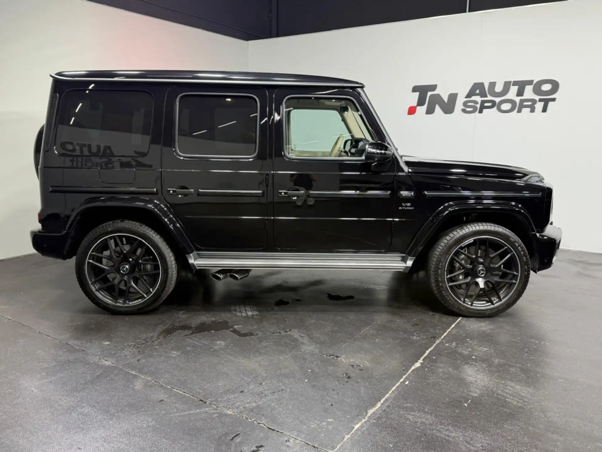 벤츠 G-Class G 63 AMG 2024 검정 사진 8