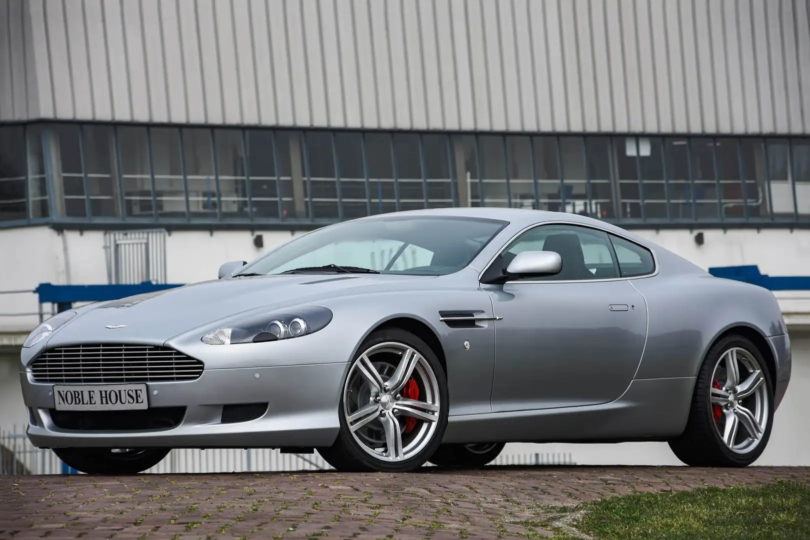 Aston Martin DB9 Coupe - only 1 owner from new! Gümüş rengi - 1