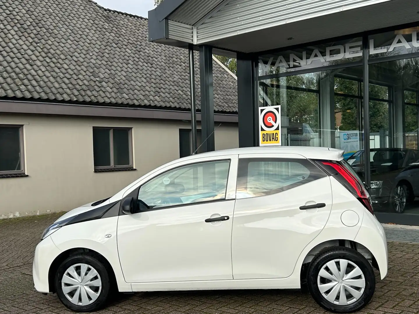 Toyota Aygo 1.0 VVT-i x-fun 5 Deurs 1e Eig! Airco Bluetooth DA Blanc - 2