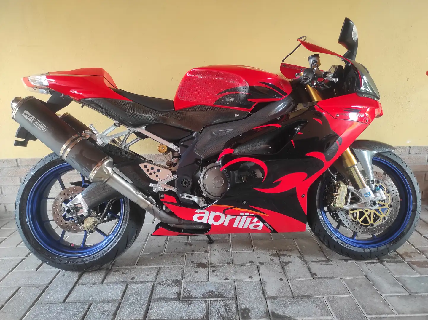Aprilia RSV 1000 R Factory - 2