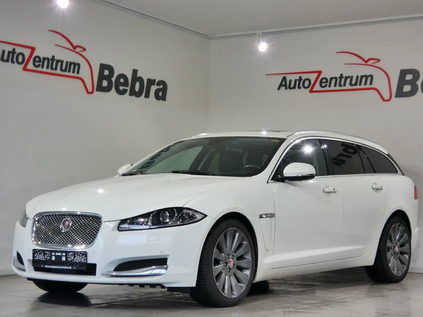Jaguar XF Sportbrake 2.2 Diesel Xenon/Navi/Leder/Kamera Weiß - 1