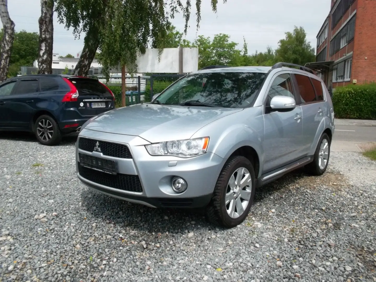 Mitsubishi Outlander Instyle 2,2 4WD,7.SITZE,SHB.Keyless Go Zilver - 1