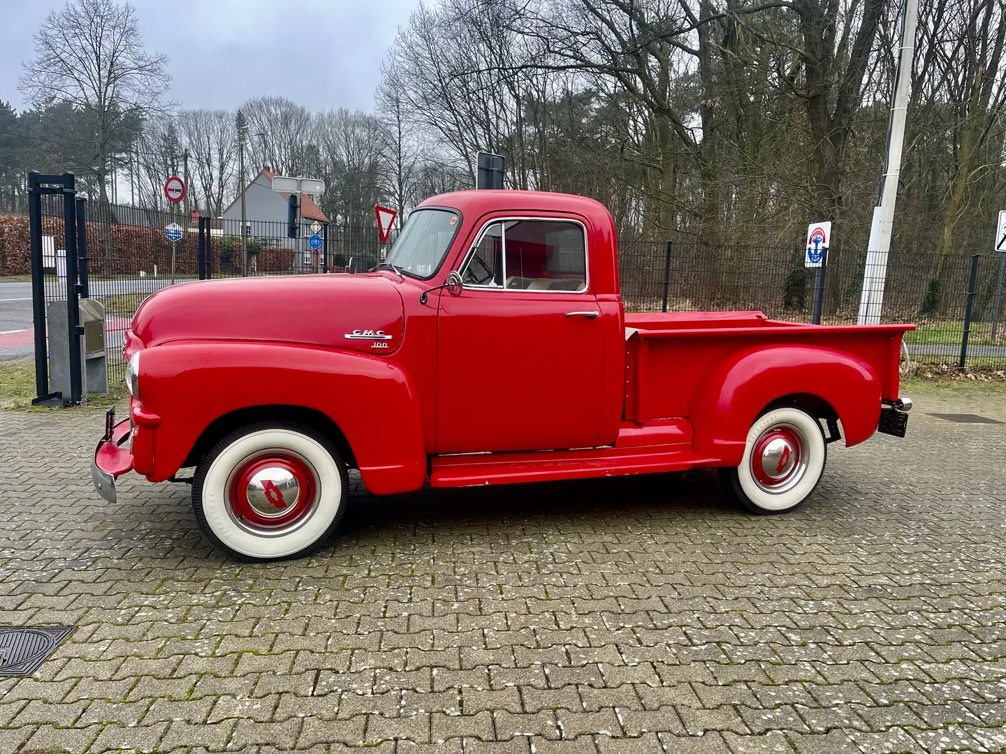GMC pick up truck "OPENHOUSE 25&26 May" Rood - 2