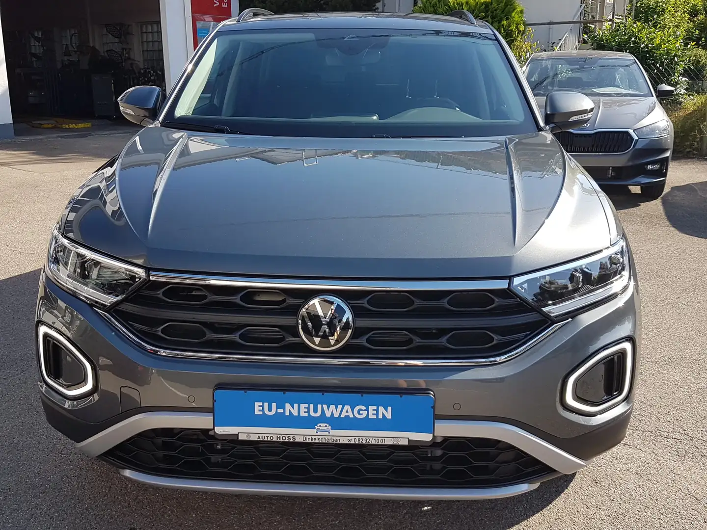 Volkswagen T-Roc Life*REAR VIEW*DSG*PDC*SHZ*APP*AHK*GAR 4J/80 TKM Grijs - 2