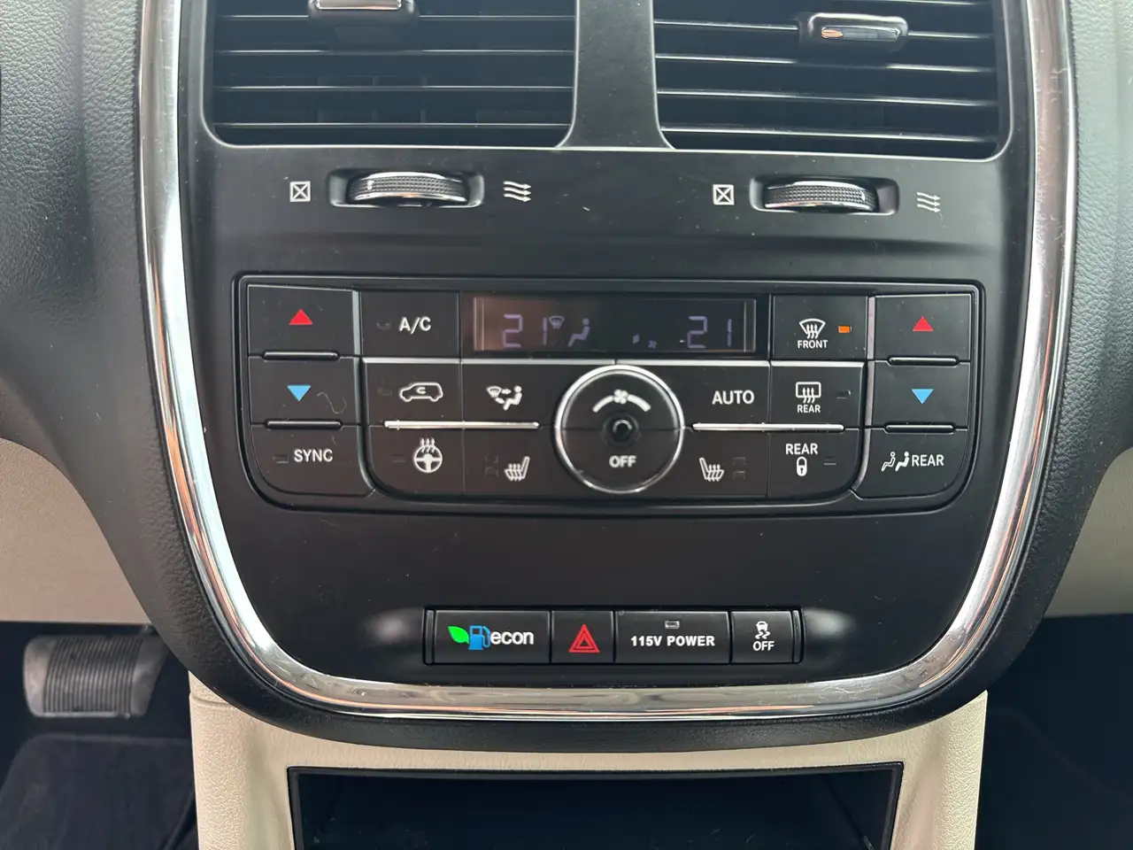 Dodge Grand Caravan photo Dodge Grand Caravan