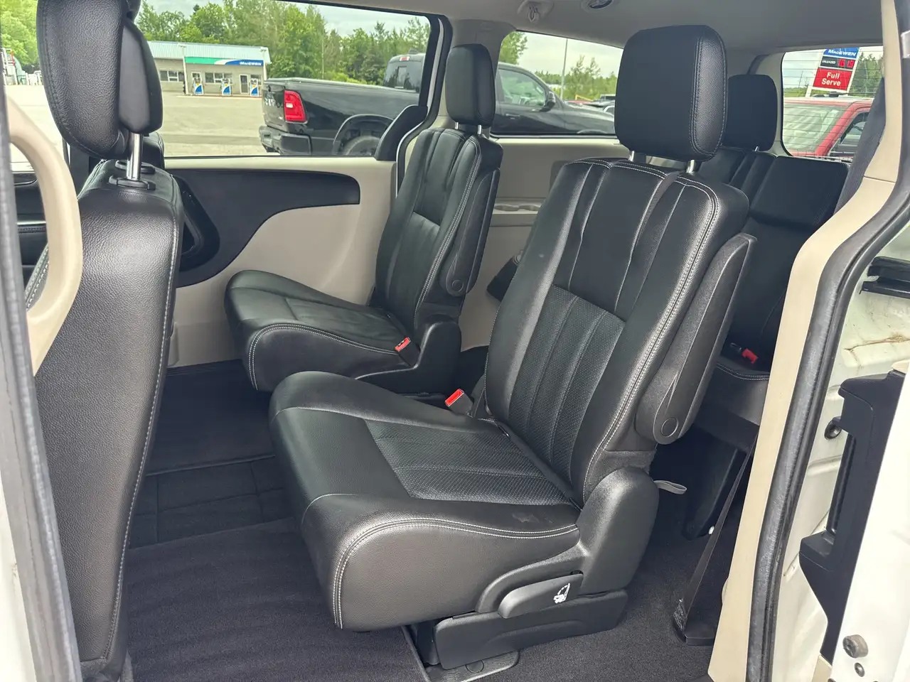 Dodge Grand Caravan photo Dodge Grand Caravan