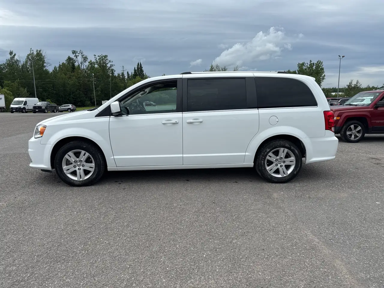 Dodge Grand Caravan photo Dodge Grand Caravan