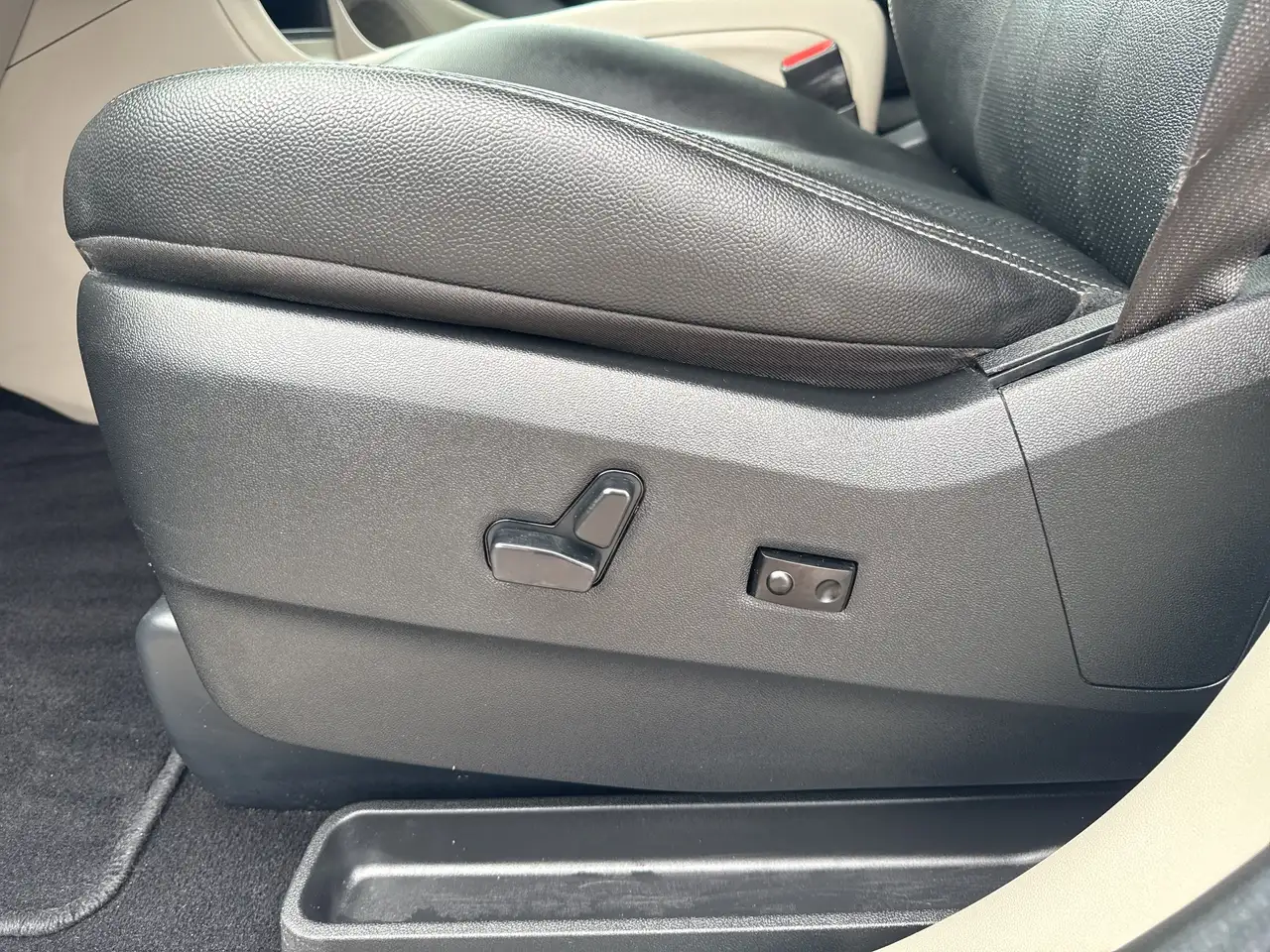 Dodge Grand Caravan photo Dodge Grand Caravan