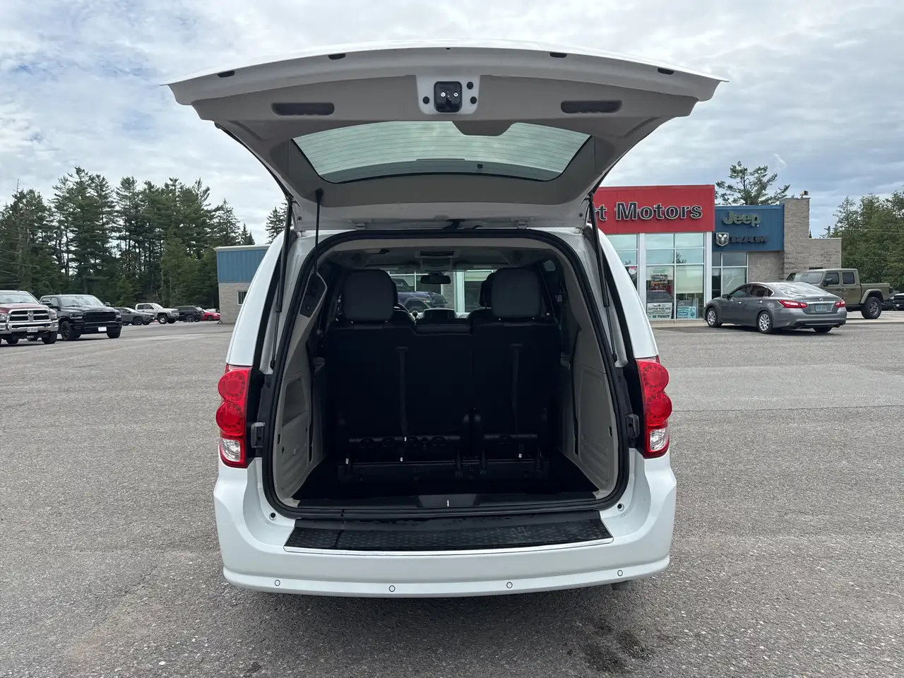 Dodge Grand Caravan photo Dodge Grand Caravan