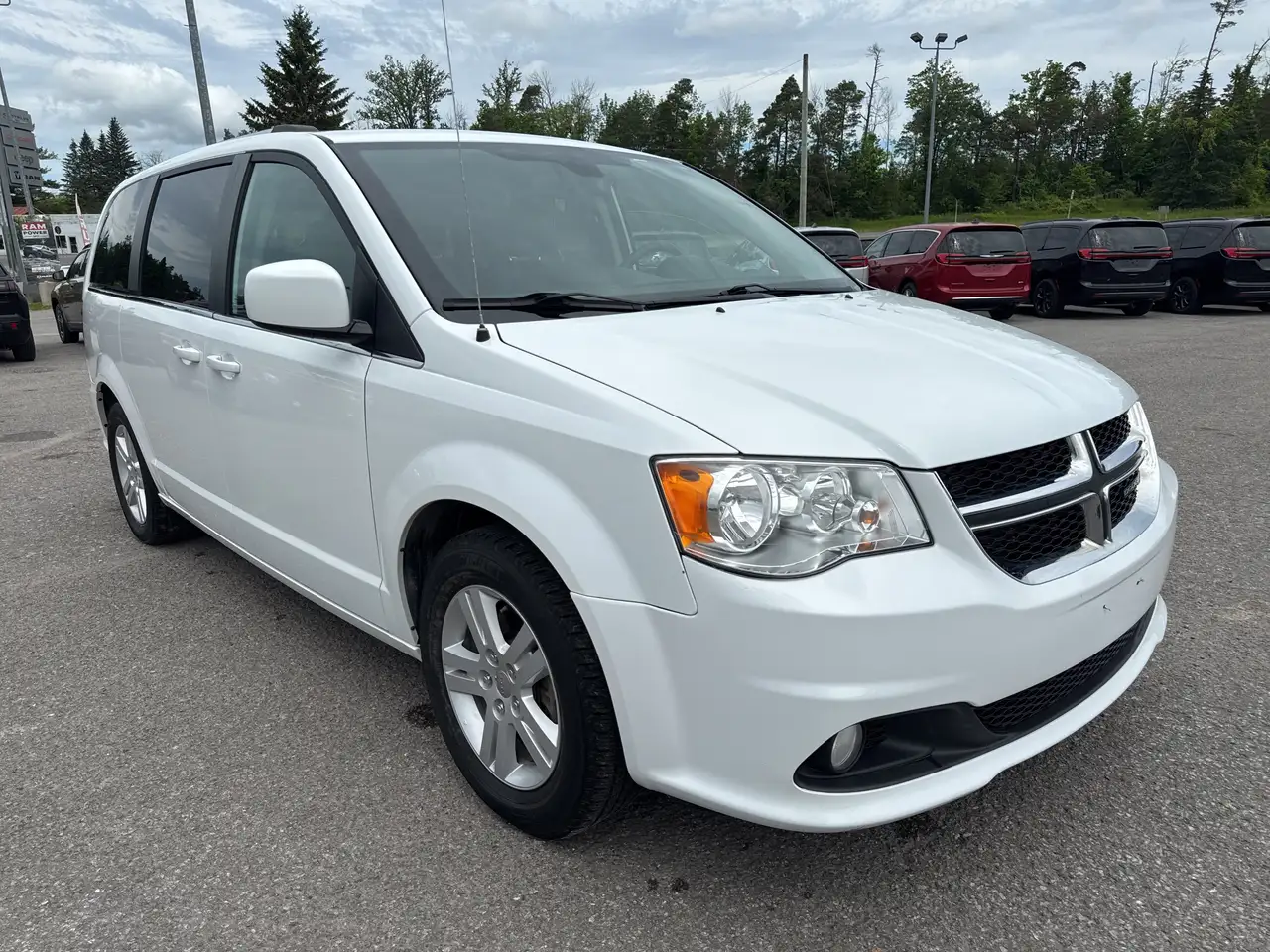 Dodge Grand Caravan photo Dodge Grand Caravan