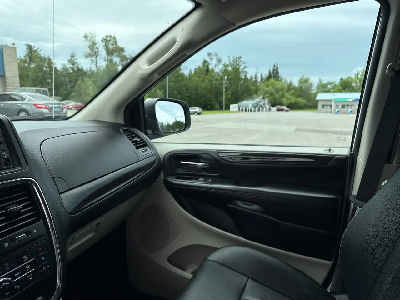 Dodge Grand Caravan photo Dodge Grand Caravan