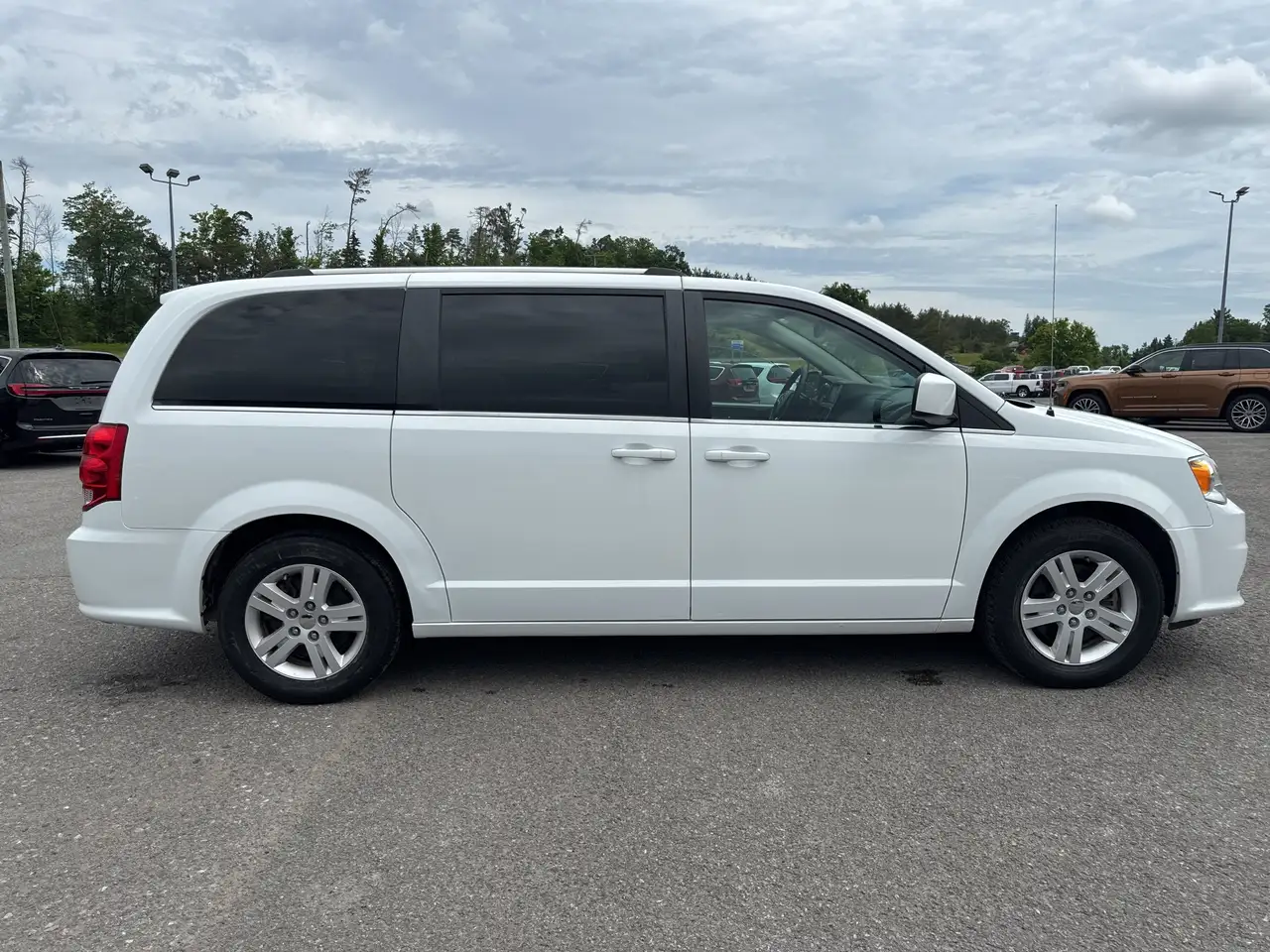 Dodge Grand Caravan photo Dodge Grand Caravan