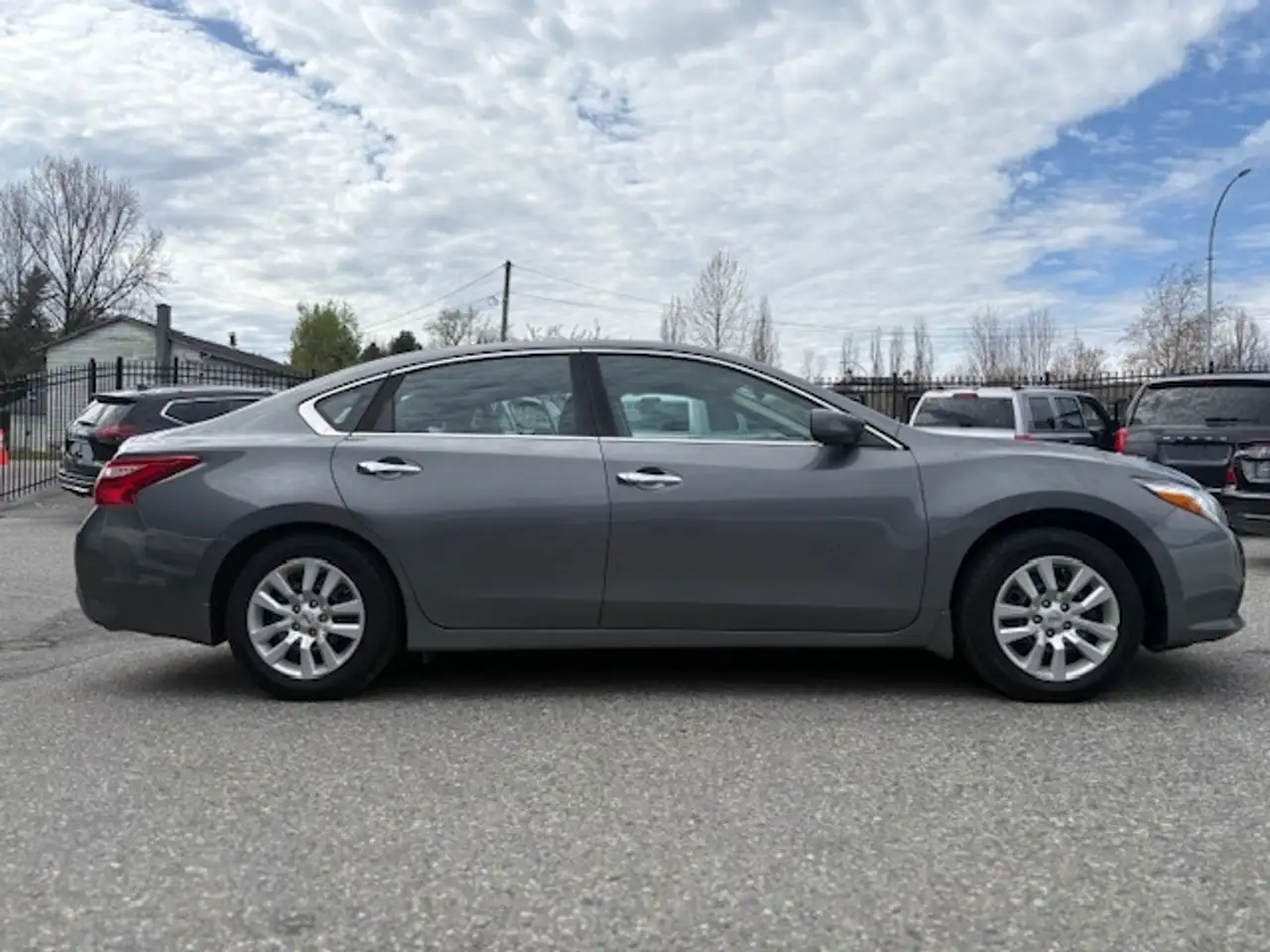 Nissan Altima снимка Nissan Altima