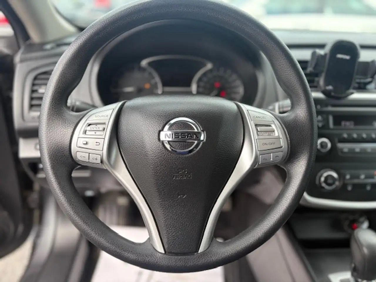 Nissan Altima снимка Nissan Altima