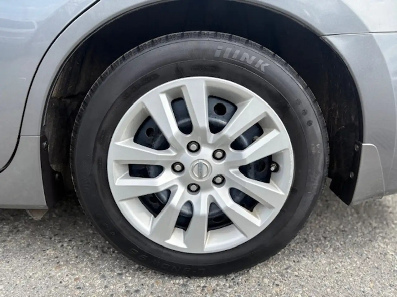 Nissan Altima снимка Nissan Altima