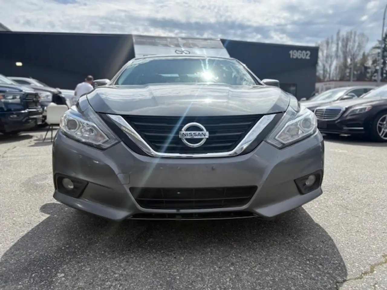 Nissan Altima снимка Nissan Altima