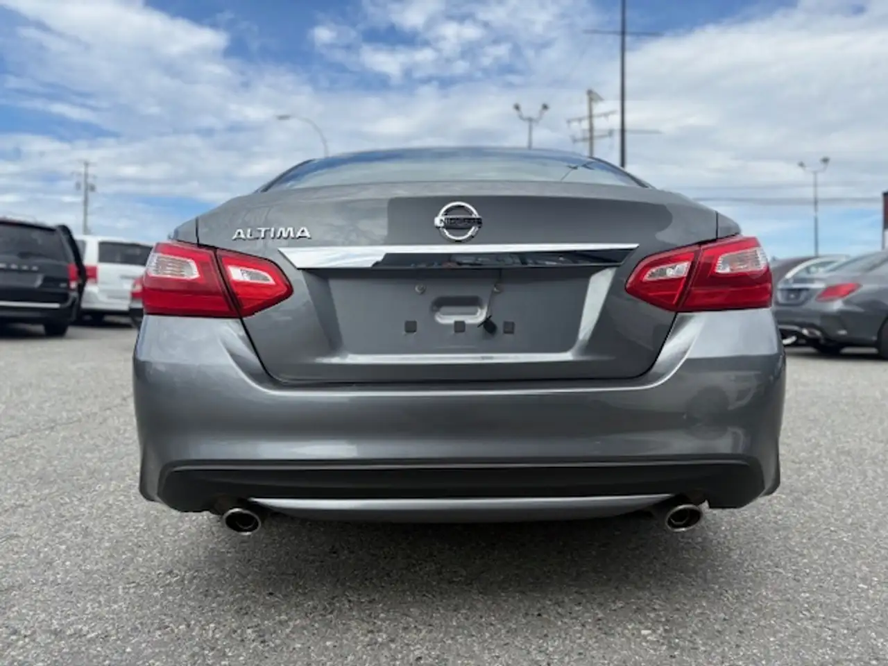 Nissan Altima снимка Nissan Altima
