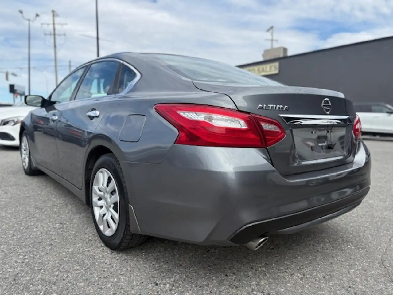 Nissan Altima снимка Nissan Altima