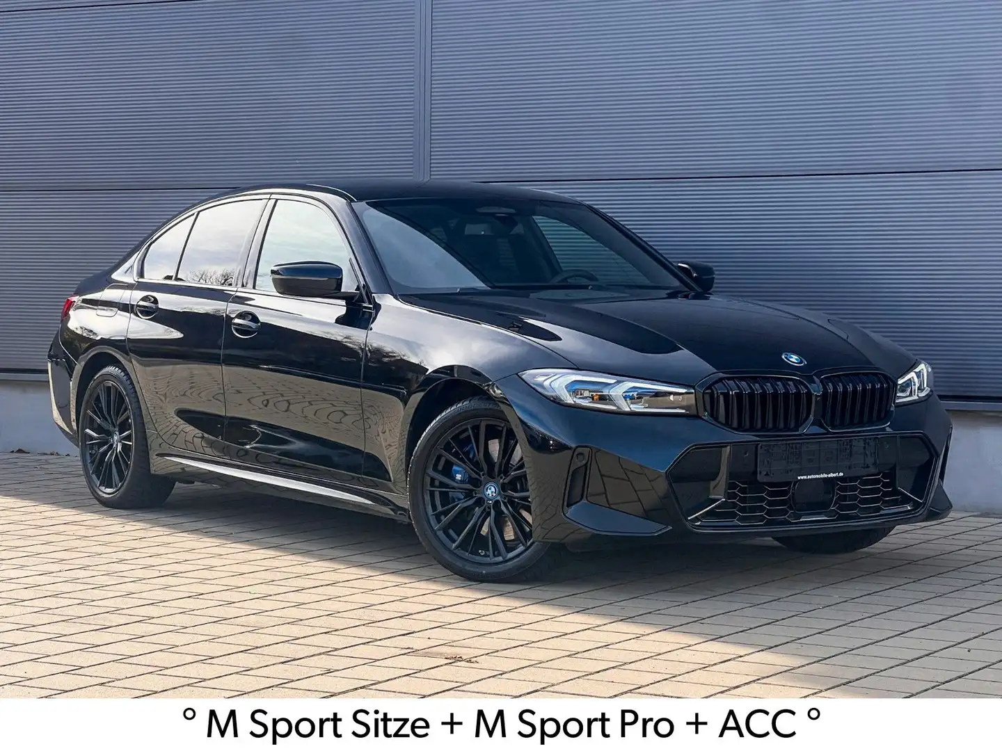 BMW 330 e Lim*M Sport Seat*Carbon*H/K*360°*DrivAssPro Schwarz - 2