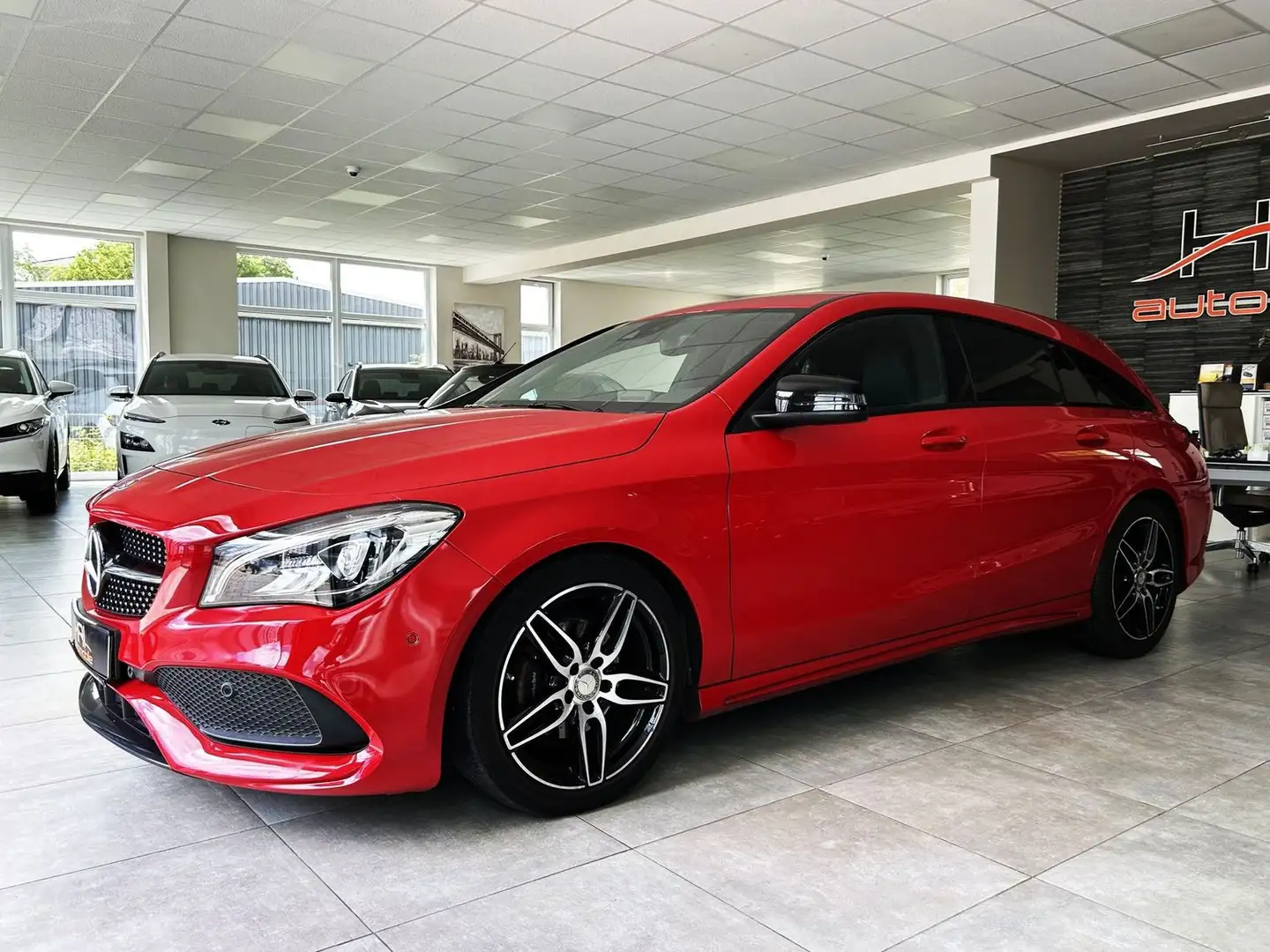 Mercedes-Benz CLA 200 AMG Navi Rood - 1