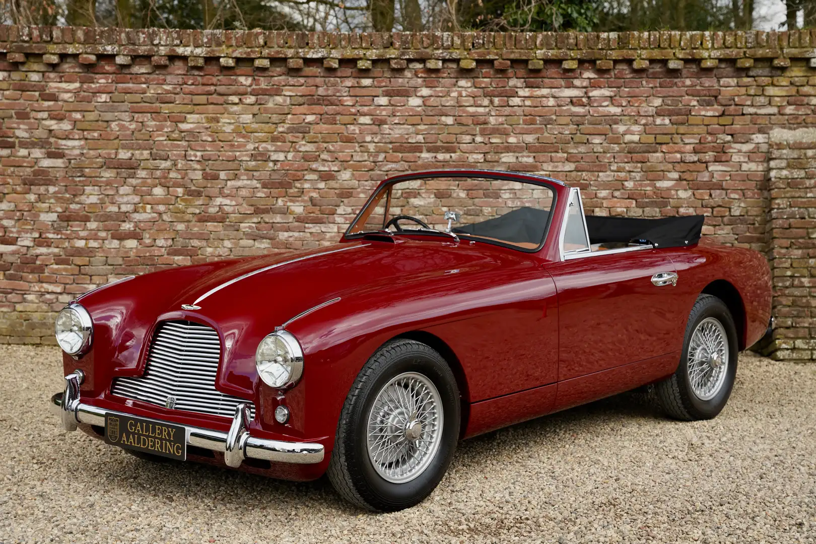 Aston Martin DB DB2/4 Mk1 Drophead Coupé Extensive "Nut & Bolt" re Roşu - 1