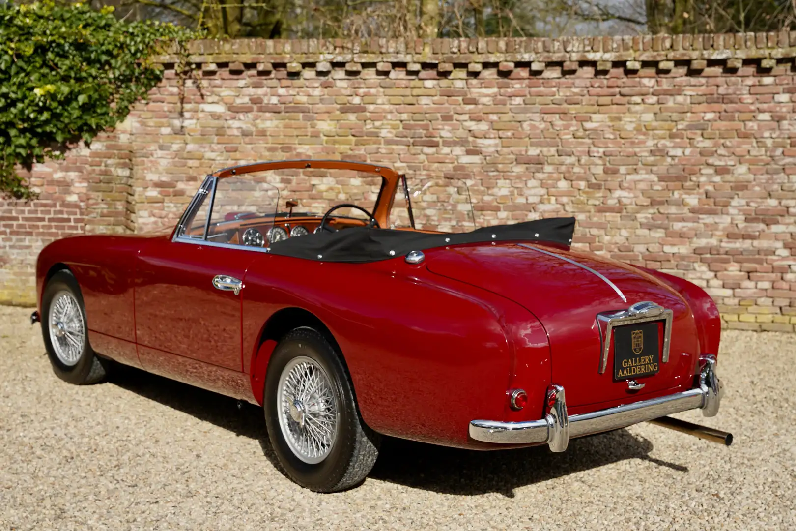 Aston Martin DB DB2/4 Mk1 Drophead Coupé Extensive "Nut & Bolt" re Roşu - 2