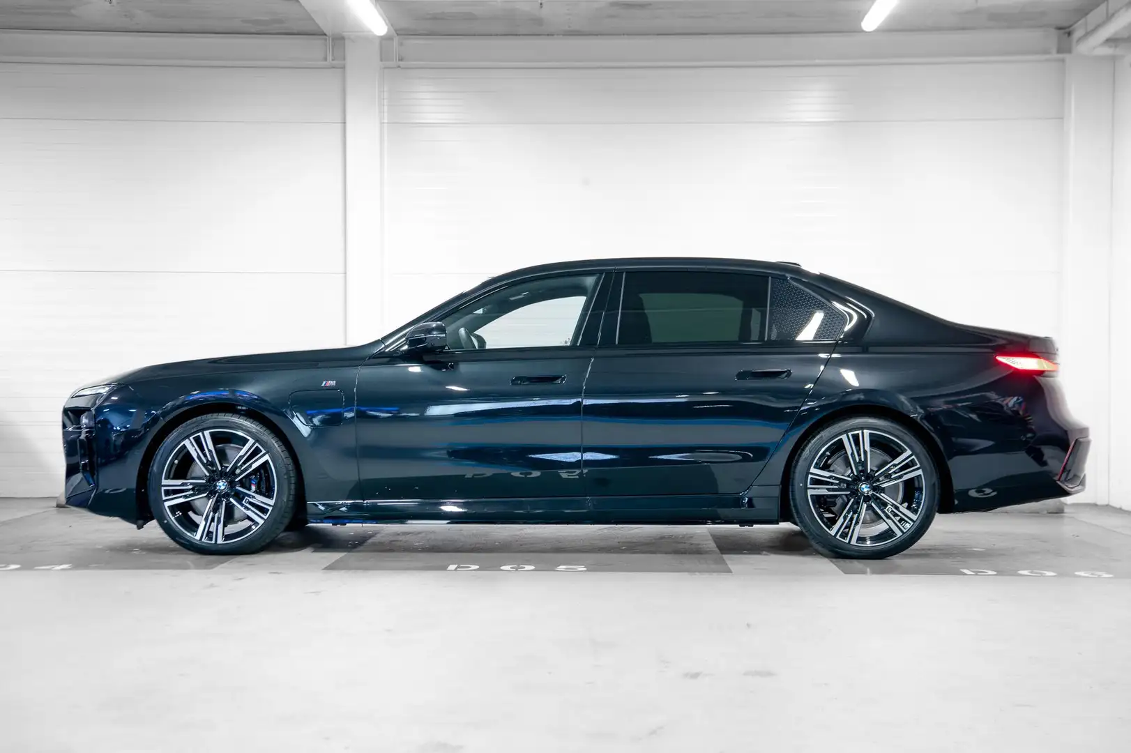 BMW 750 7 Serie 750e xDrive | M-Sport Pro | Innovation Pac Black - 2