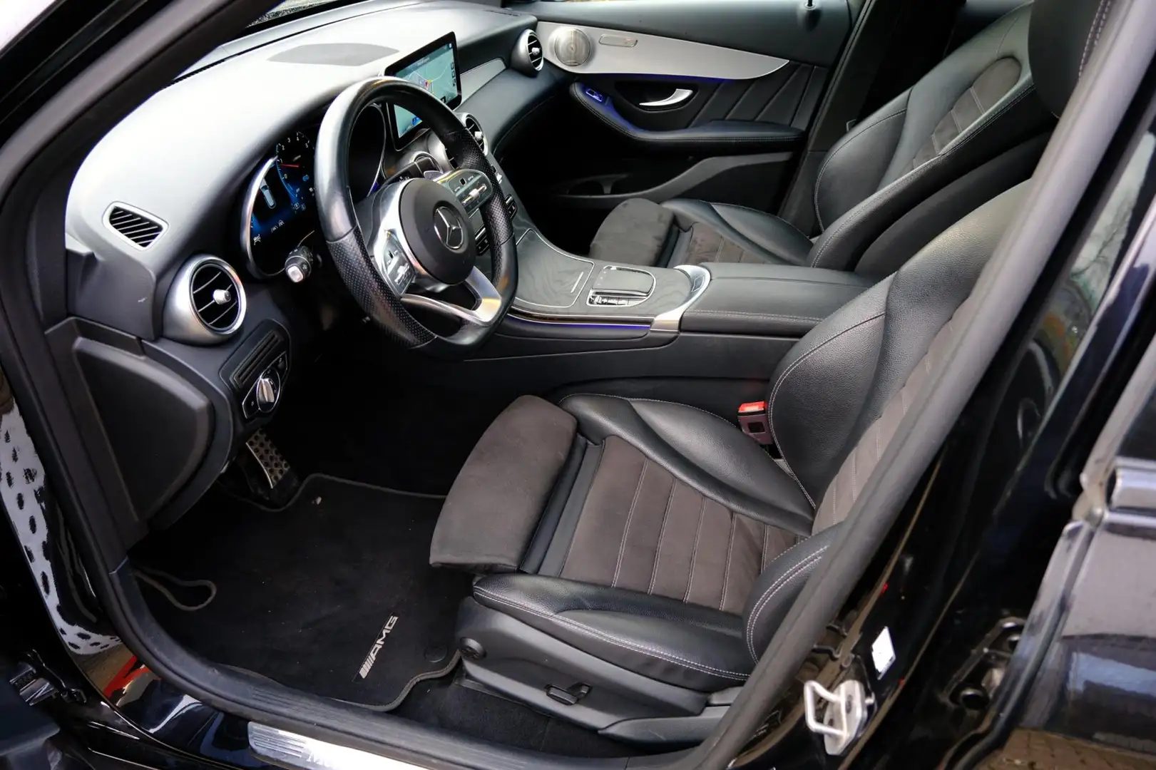 Mercedes-Benz GLC 300 300de 4MATIC AMG Aut. Pano|Burmester|1e Eig|Sports Zwart - 2