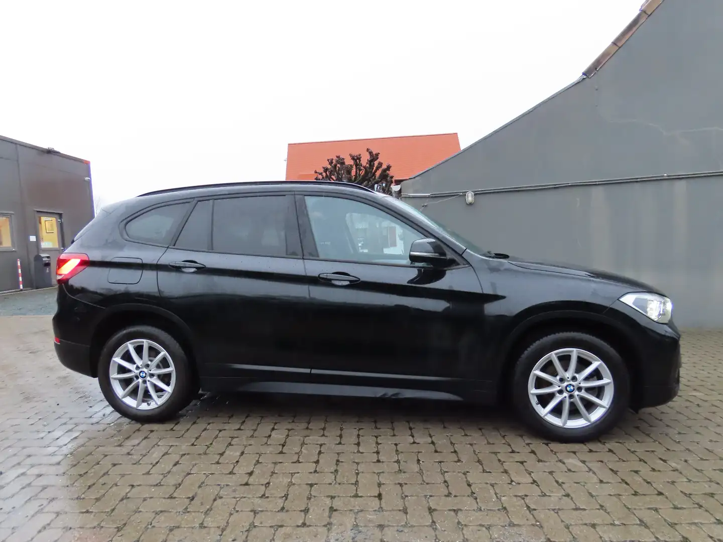 BMW X1 X1 sDrive18i Aut. Negru - 2