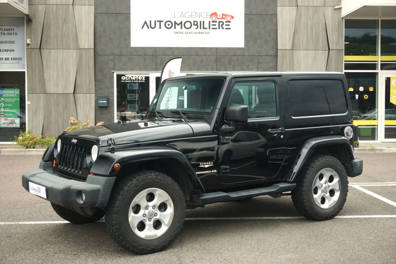 Jeep Wrangler III 2.8 CRD 200 Sahara Auto Hard Top Noir - 1