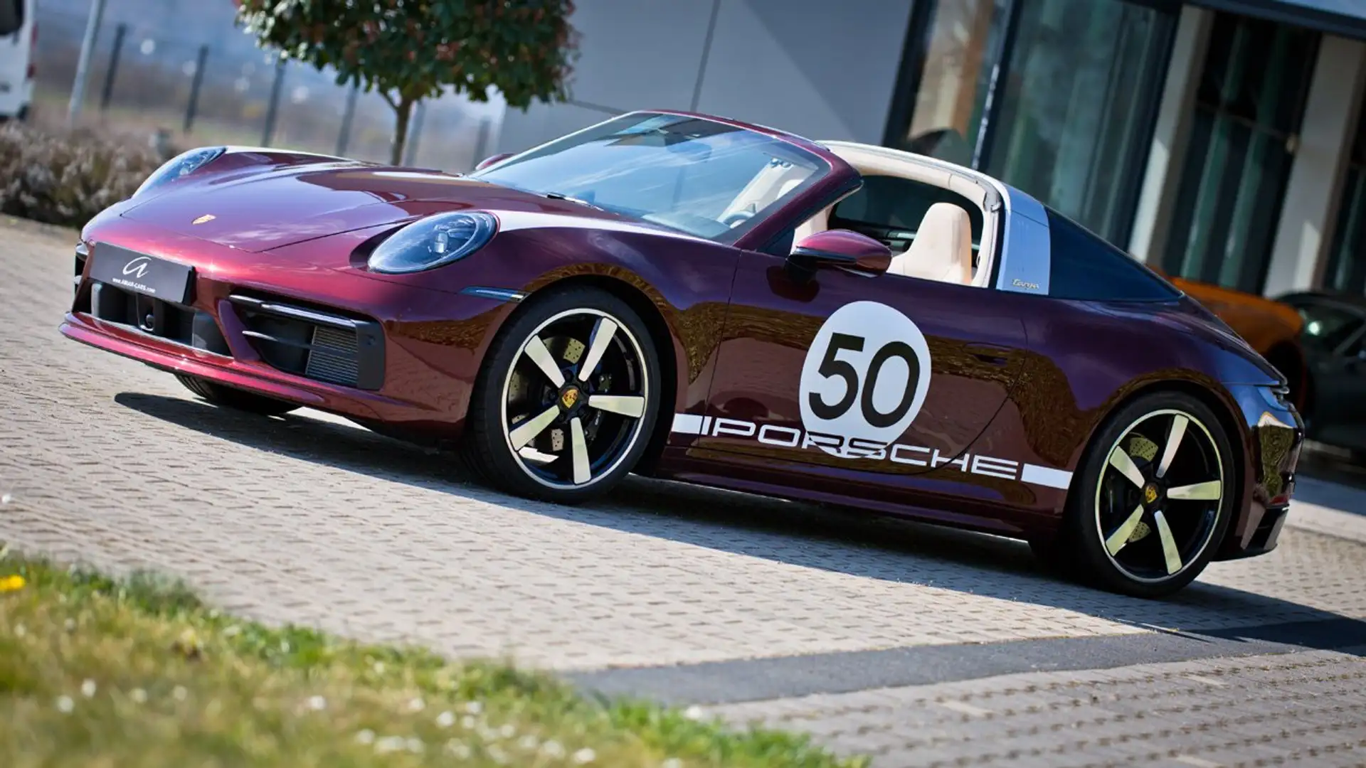 Porsche 992 Targa 4S Heritage Design Edition 1 of 992 Rot - 1