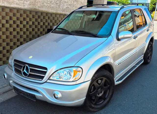 Mercedes-Benz ML 500 AMG Leder Bose Allwetterr. Sitzheiz. Schiebedach 2.HD Tüv