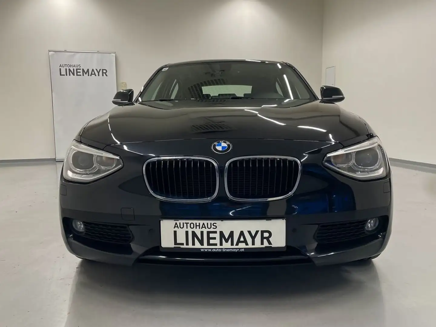 BMW 118 d xDrive Schwarz - 2
