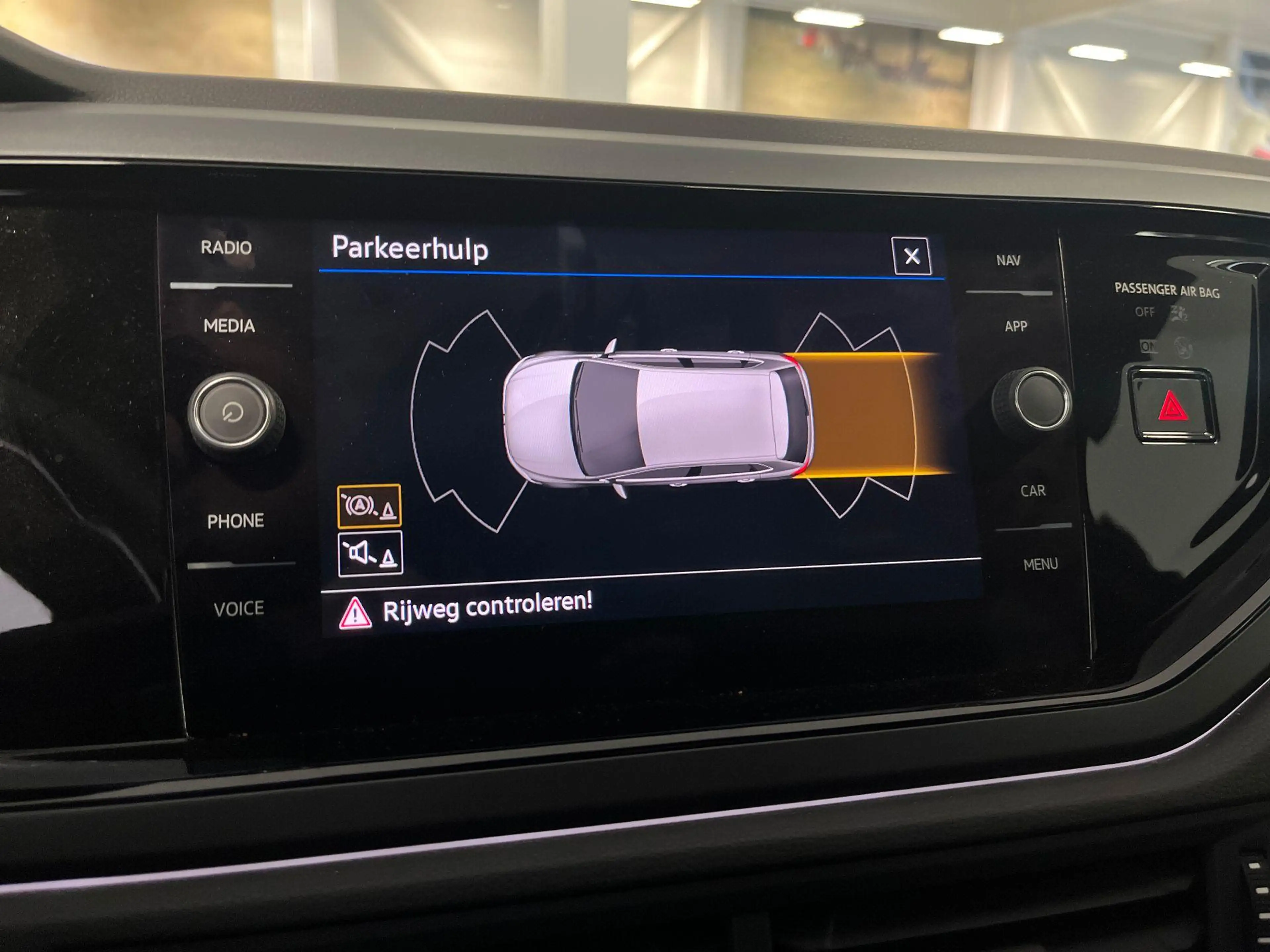 Volkswagen Polo 1.0 TSI 110pk DSG R-Line Business · Apple/Android — photo 15