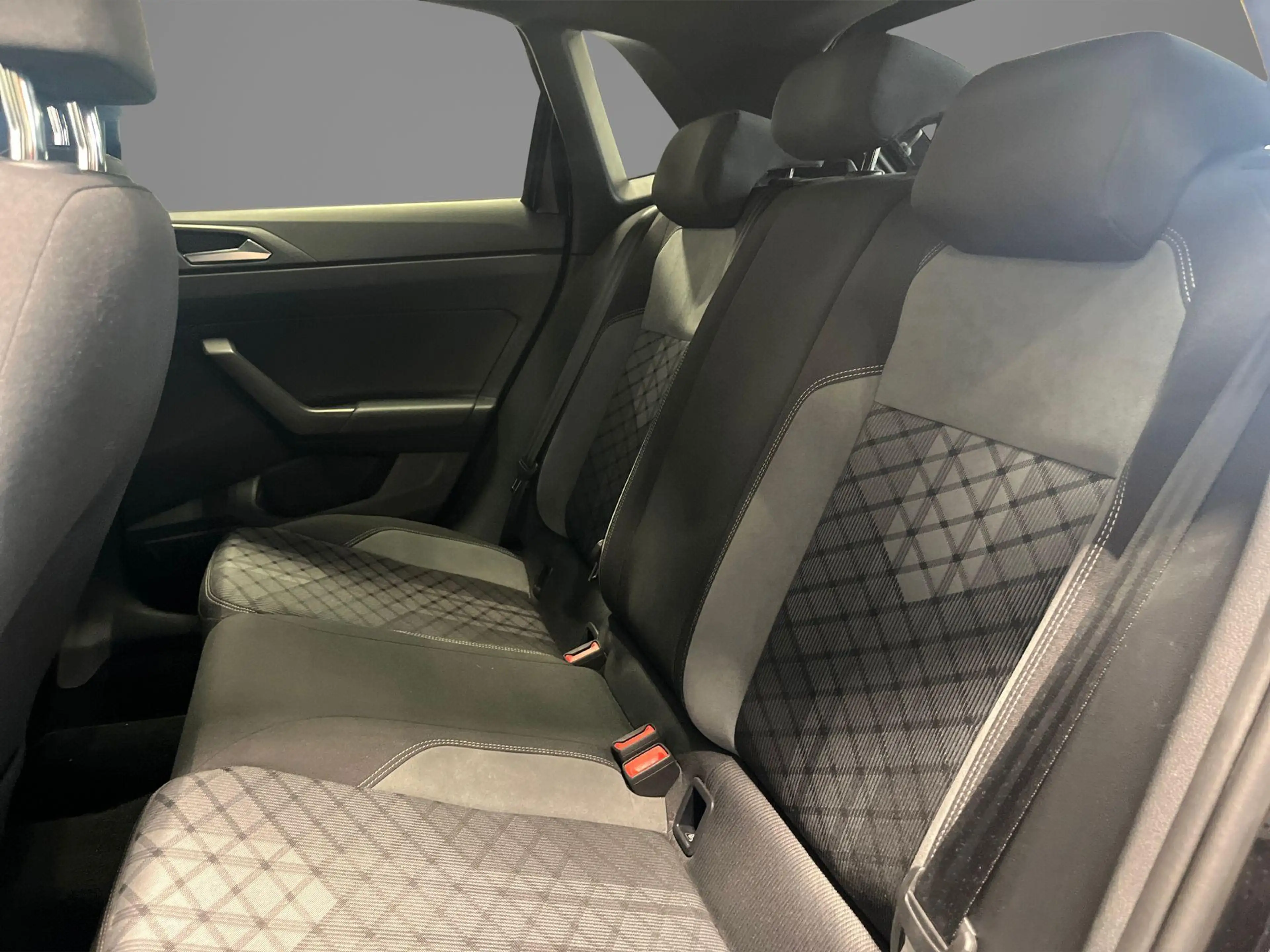 Volkswagen Polo 1.0 TSI 110pk DSG R-Line Business · Apple/Android — photo 11