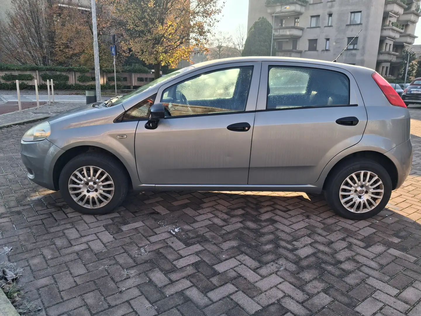 Fiat Grande Punto Grande Punto III 2005 5p 1.4 natural power Active Grigio - 2