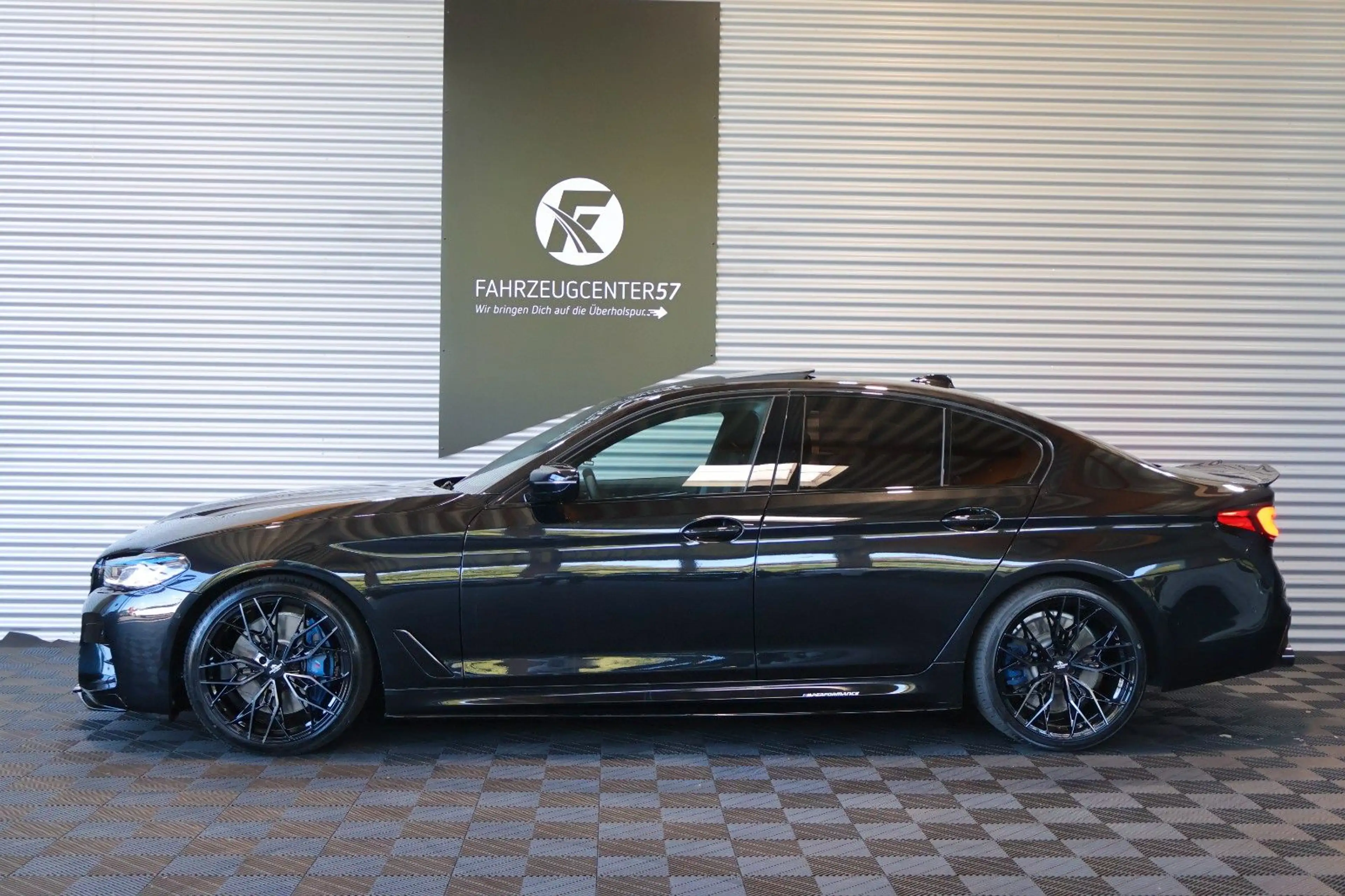 BMW 550 i xDrive/H&K/HUD/SOFTCLOSE/CARPLAY/KAMERA — photo 2